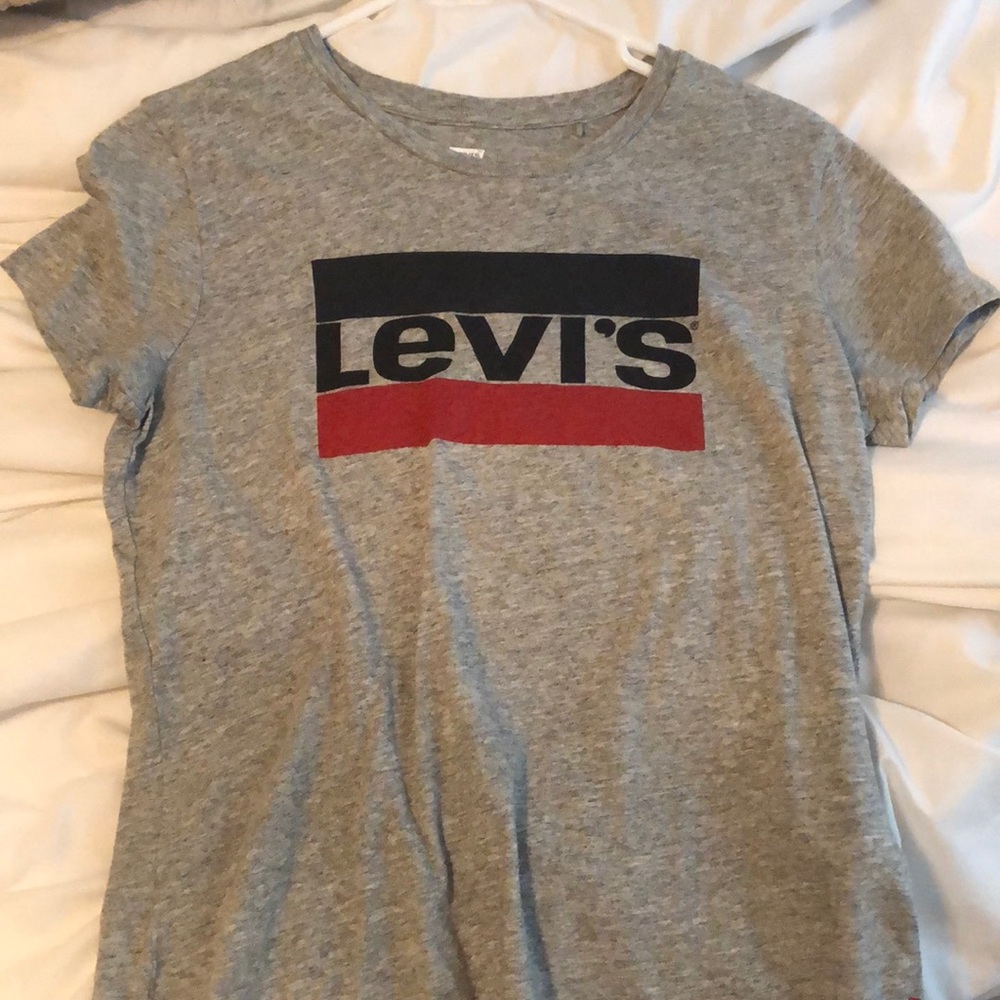 Levi’s t-shirt